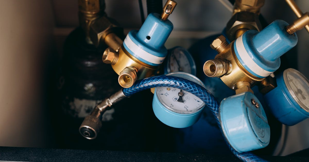 Doğalgaz regülatörü ve basınç manometreleri