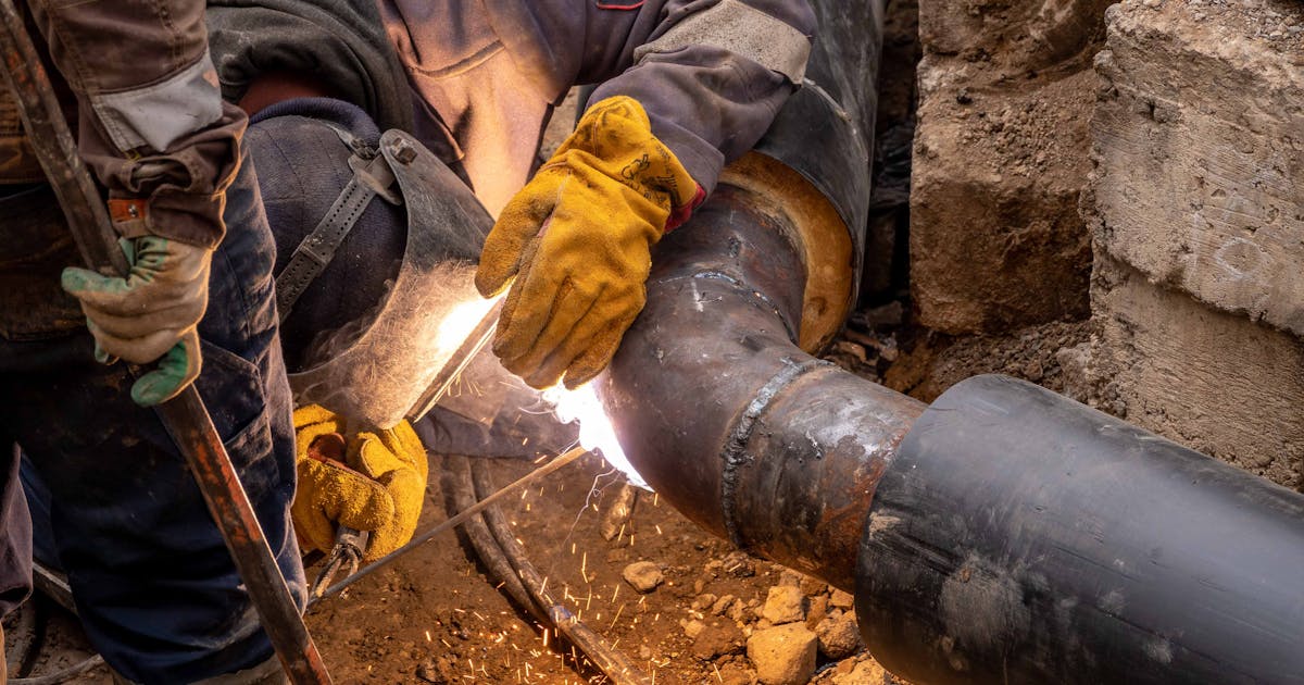 Doğalgaz tesisatında çelik boru kaynak işlemi